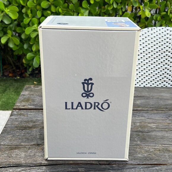 Lladro Figurine Playing Mom Girl With Baby & Flowers #6681 Retired with Box - Picture 15 of 16